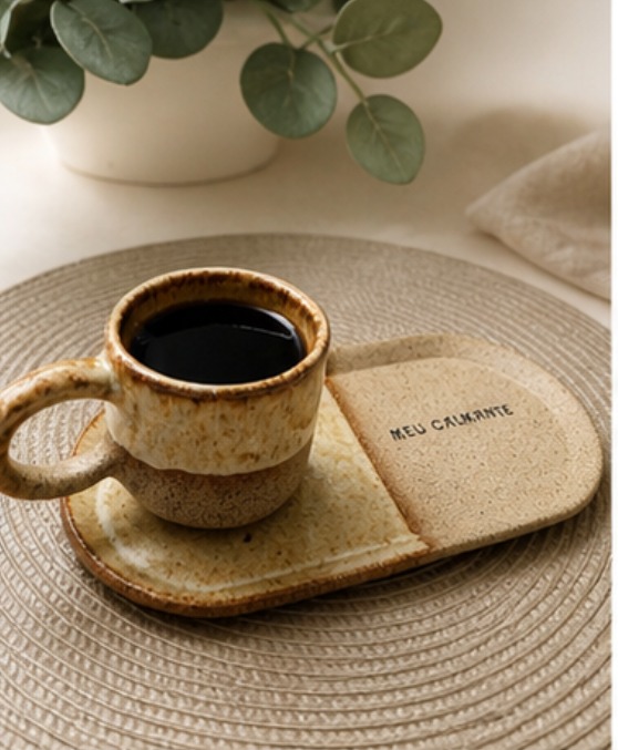 Xícara com café em bandeja personalizada Meu Calmante